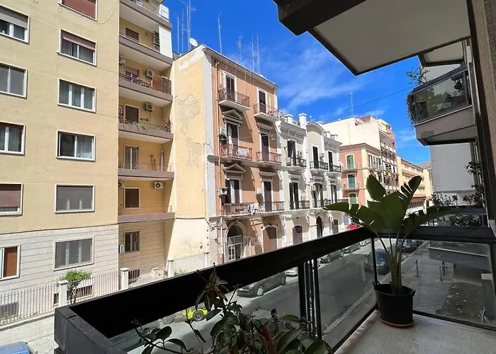 Garibaldi Plaza Nyaraló Bari